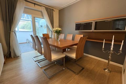 40 Valley New Road, Royton, Oldham, OL2 6BN