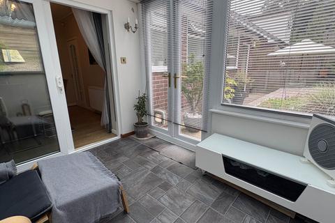40 Valley New Road, Royton, Oldham, OL2 6BN