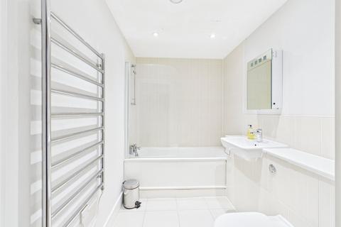 2 bedroom apartment to rent, St Margarets Road, St Margarets