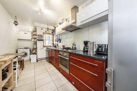 2 bedroom flat for sale, Ferme Park Road, London N4