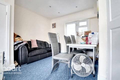 31 Tennyson Road, Romford, RM3 7AD