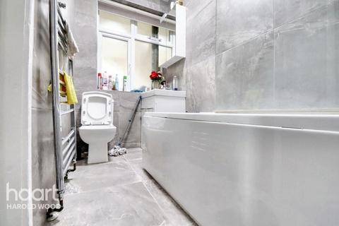 31 Tennyson Road, Romford, RM3 7AD