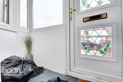 3 bedroom terraced house for sale, Tennyson Road, Harold Hill