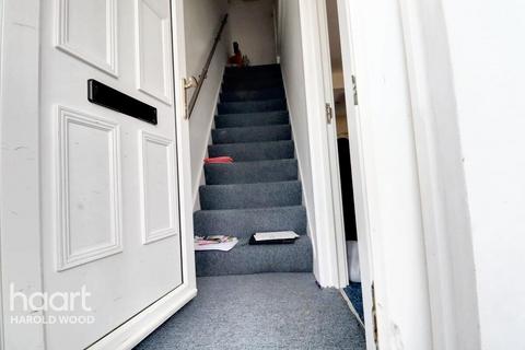 3 bedroom terraced house for sale, Tennyson Road, Harold Hill