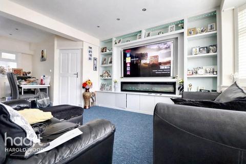 3 bedroom terraced house for sale, Tennyson Road, Harold Hill