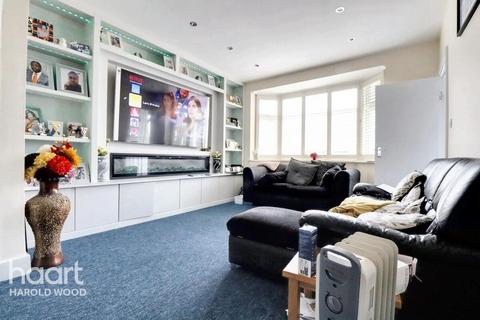 3 bedroom terraced house for sale, Tennyson Road, Harold Hill