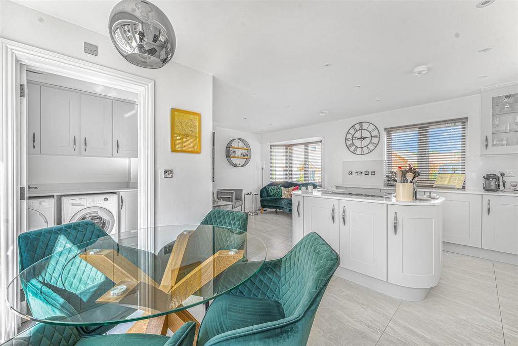 Kitchen / Breakfast Area