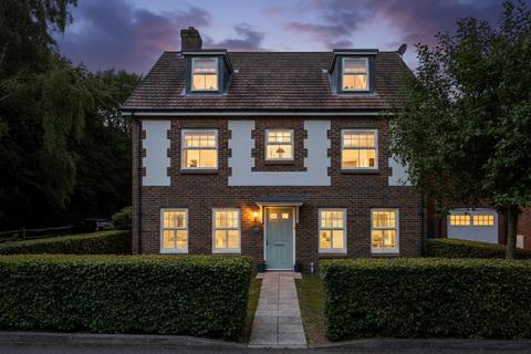 5 bedroom detached house for sale, Buttinghill Drive, Cuckfield