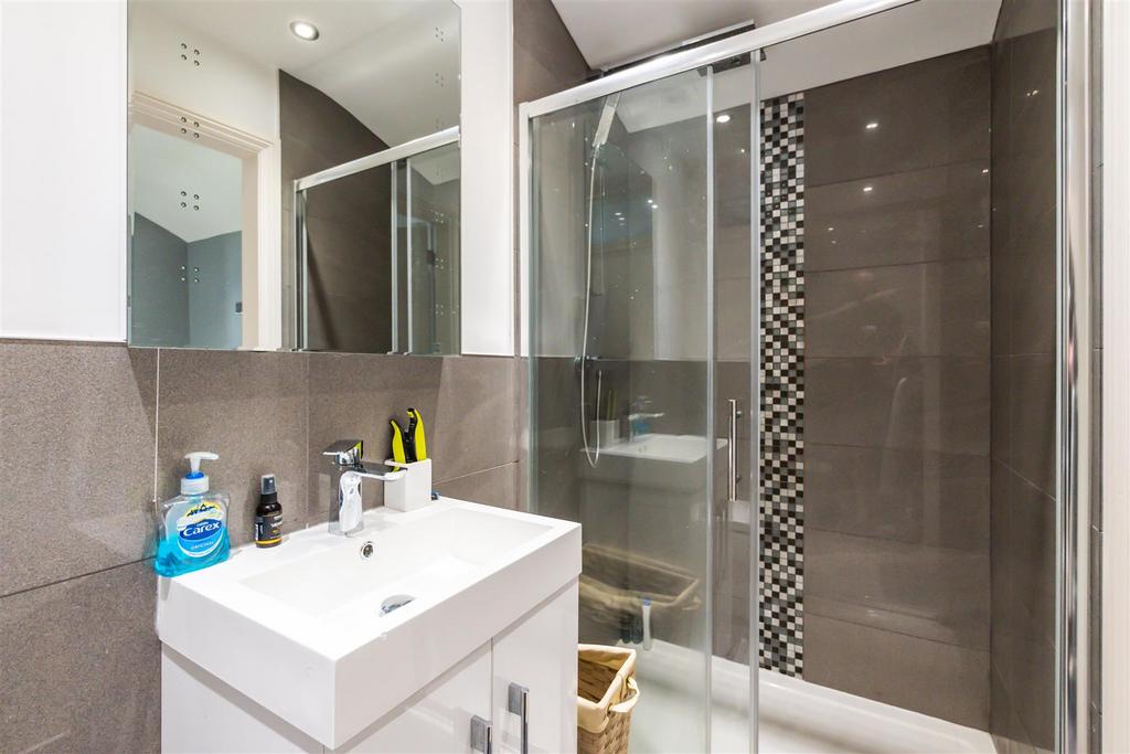 Bed 4 En Suite