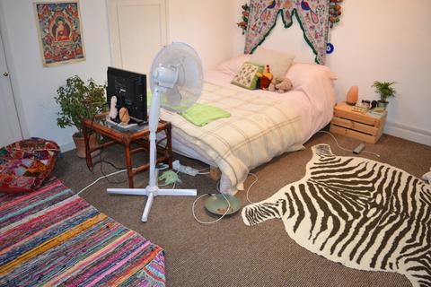 4 bedroom terraced house to rent, 10 York Road Easton Bristol BS5 6BJ