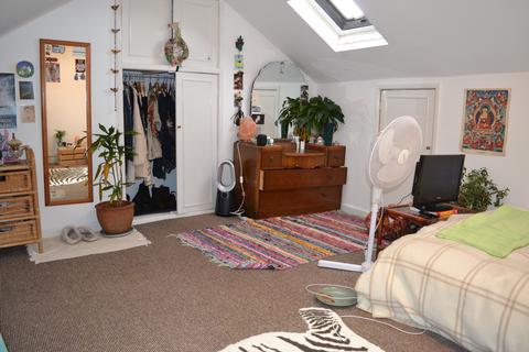 4 bedroom terraced house to rent, 10 York Road Easton Bristol BS5 6BJ