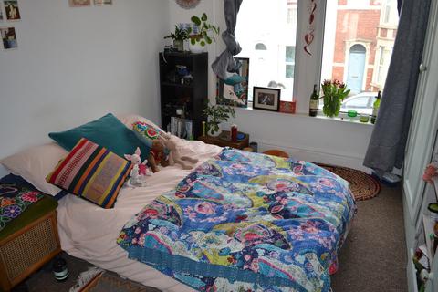 4 bedroom terraced house to rent, 10 York Road Easton Bristol BS5 6BJ