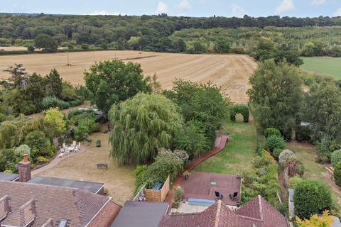 4 bedroom detached house for sale, Southend Road, Bradfield Southend, Berkshire