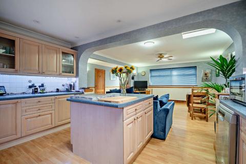 4 bedroom detached house for sale, Southend Road, Bradfield Southend, Berkshire