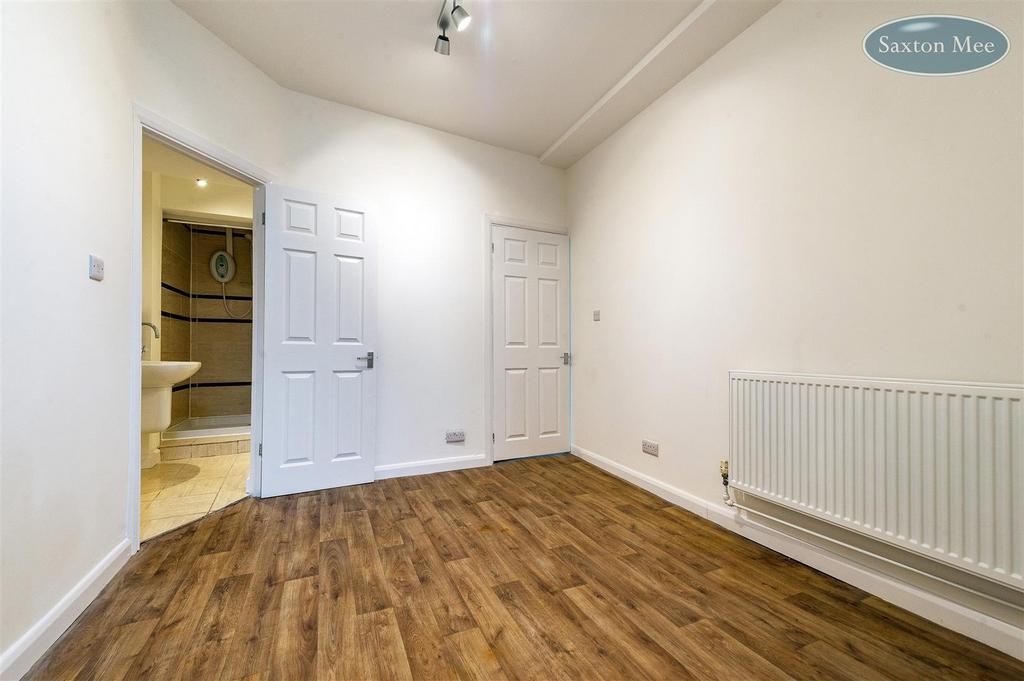 24 Armthorpe Road - bedroom 4 + ensuite.jpg