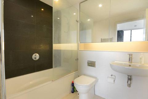 2 bedroom flat to rent, The Strata, Elephant and Castle, London, SE1
