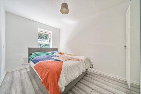 1 bedroom apartment for sale, Lions Close, London