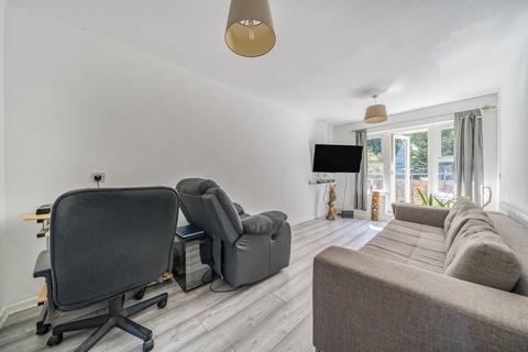 1 bedroom apartment for sale, Lions Close, London