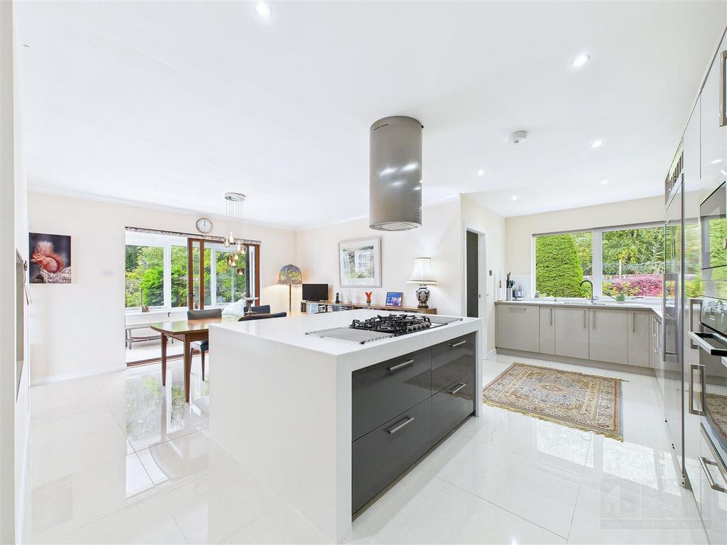 Kitchen &amp; Dining Area