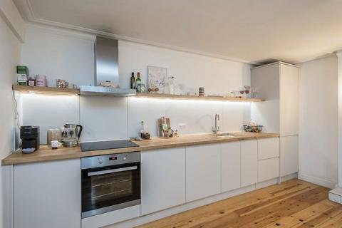 2 bedroom flat for sale, Queens Road, Twickenham TW1