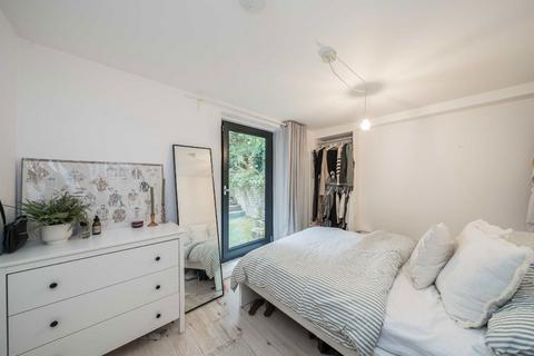 2 bedroom flat for sale, Queens Road, Twickenham TW1