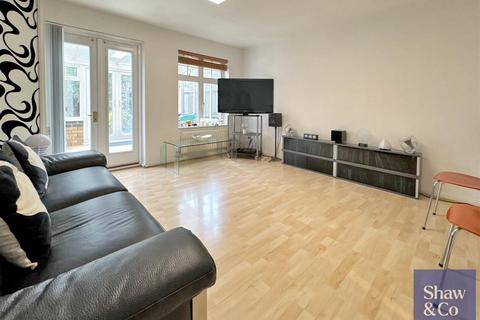 58 Avondale Gardens, Hounslow, TW4 5EU