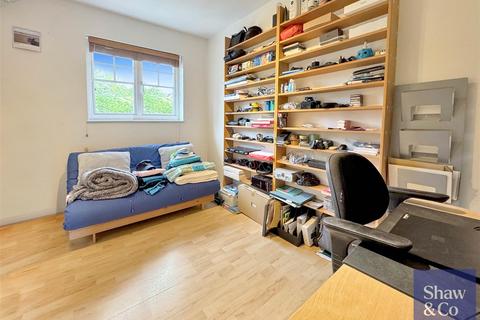 58 Avondale Gardens, Hounslow, TW4 5EU