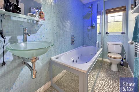 58 Avondale Gardens, Hounslow, TW4 5EU