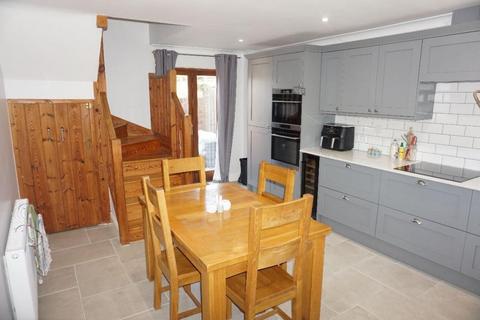 3 bedroom detached house to rent, Bedford Road East, Yardley Hastings, NN7