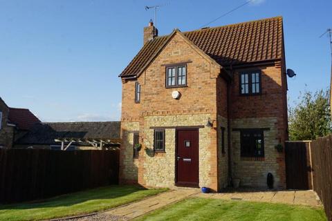 3 bedroom detached house to rent, Bedford Road East, Yardley Hastings, NN7