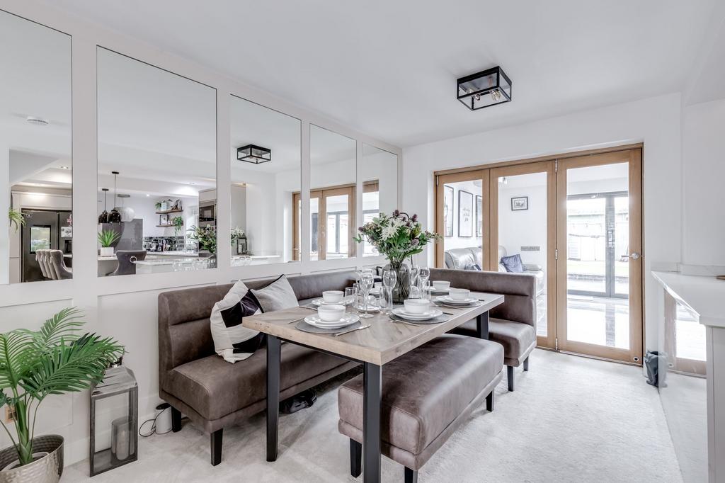 Sitting/Dining Room