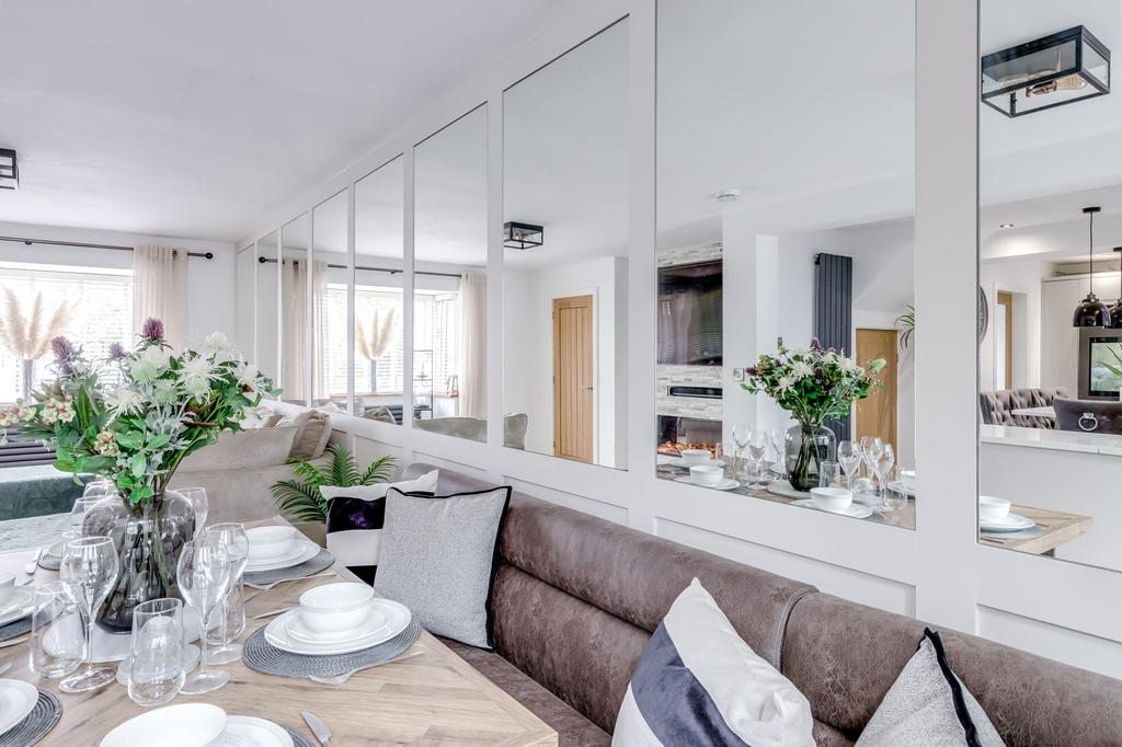Sitting/Dining Room
