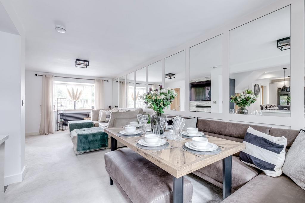 Sitting/Dining Room