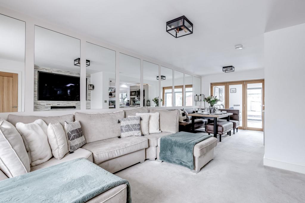 Sitting/Dining Room