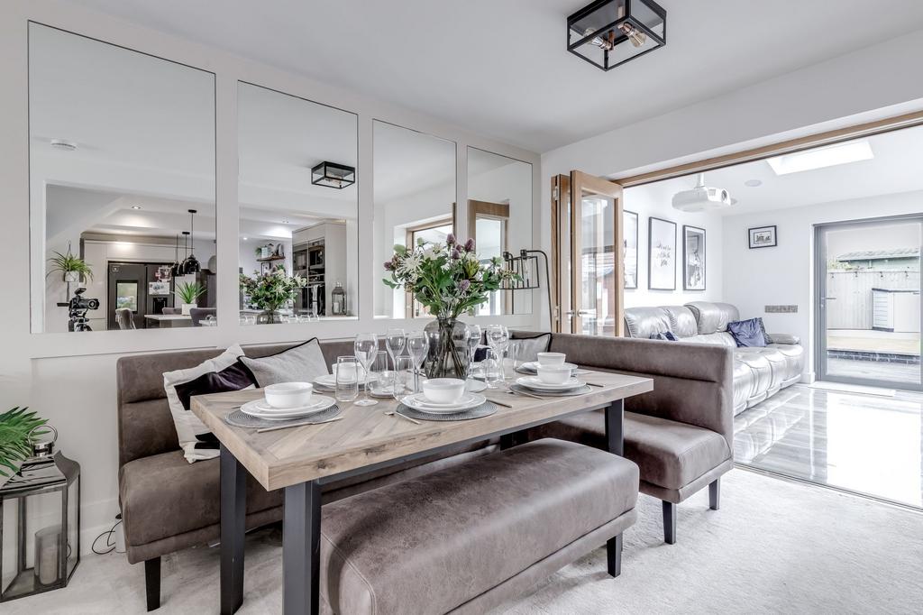 Sitting/Dining Room