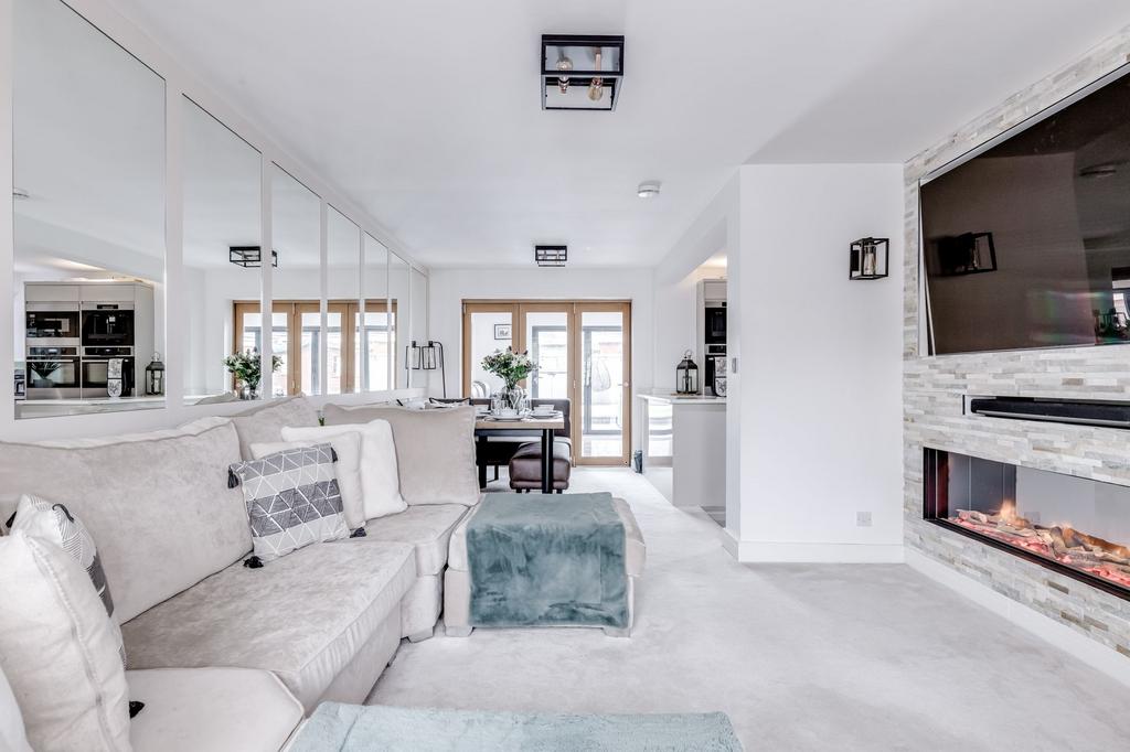 Sitting/Dining Room