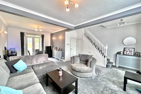 61 The Vale, Hounslow, TW5 9HS