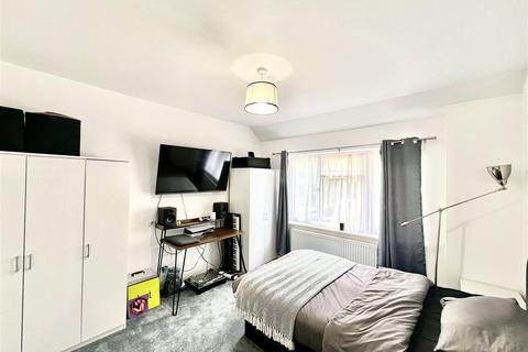 61 The Vale, Hounslow, TW5 9HS