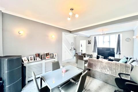 61 The Vale, Hounslow, TW5 9HS