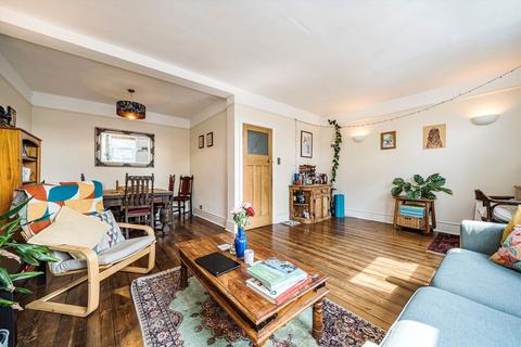 undefined, Queens Road, Weybridge KT13