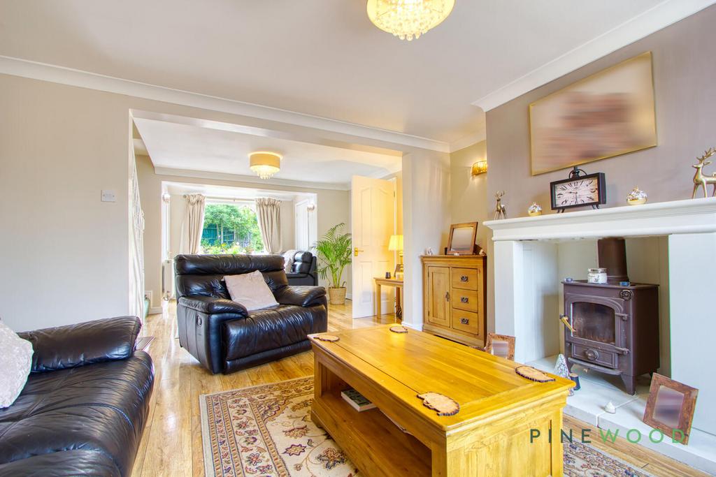 Lounge/Family Room