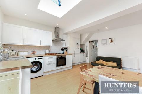3 bedroom terraced house for sale, Delcombe Avenue
