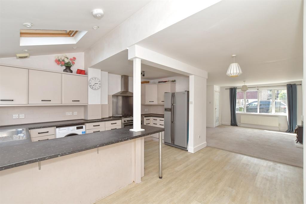 Kitchen/Dining Area