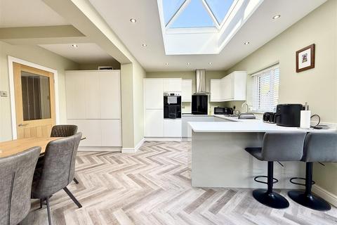 3 bedroom semi-detached house for sale, Astley Crescent, Halesowen