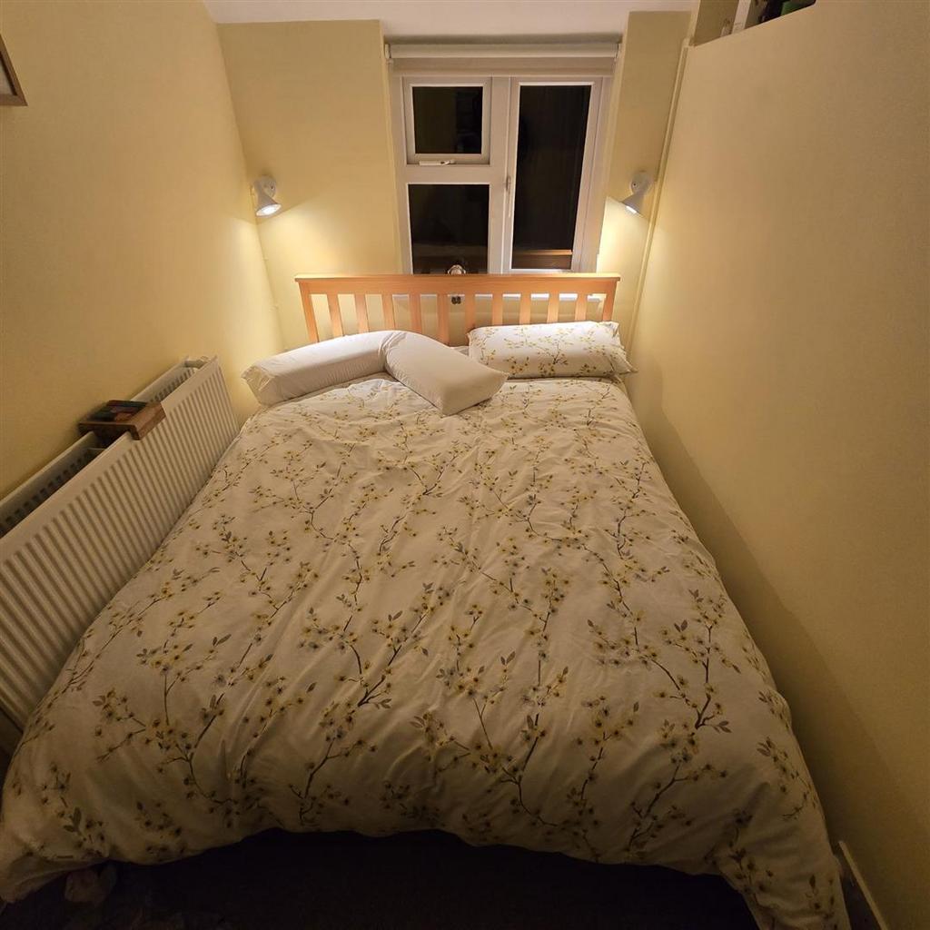 Bedroom2...jpg