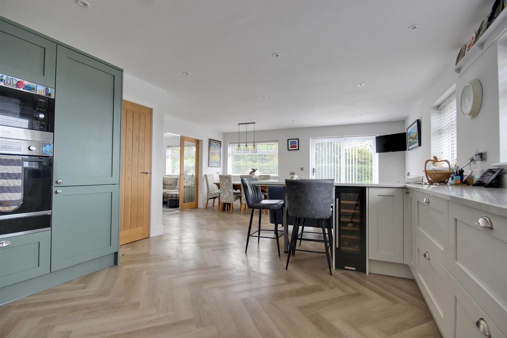 Living dining kitchen