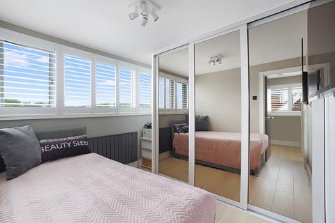 45 Hillshaw Crescent, Rochester, ME2 2PT
