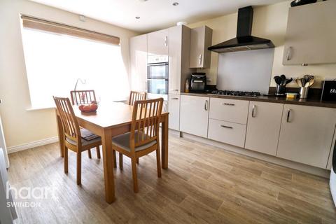 4 bedroom detached house for sale, Step Stones, Swindon
