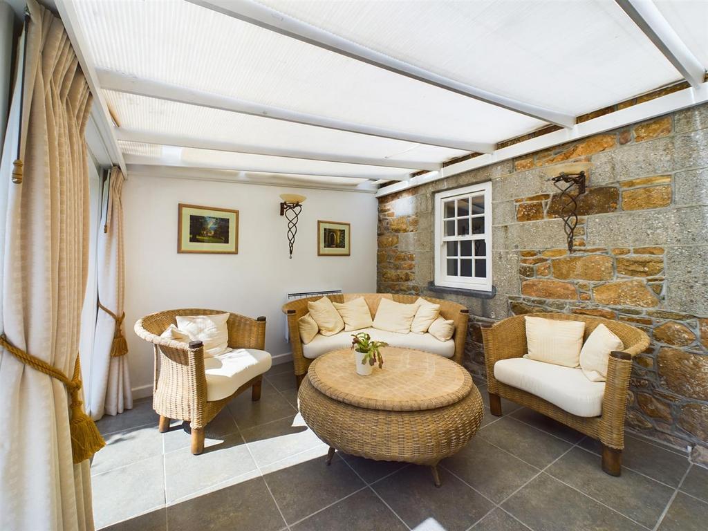 CAM02009 G0-PR0050-STILL041.jpg