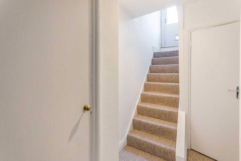 2 bedroom flat to rent, River Street, Islington, London, EC1R